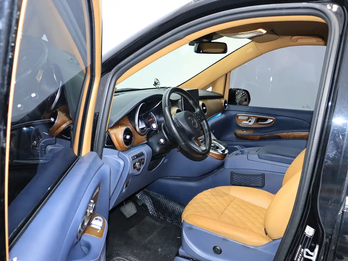 Mercedes-Benz V-Class 2018 V 260 L Premium Long Wheelbase Edition China VI фото 9