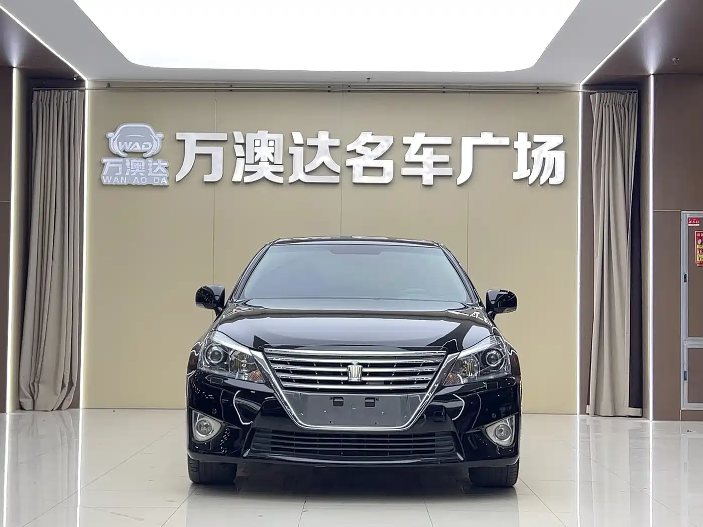 Toyota Crown 2012 2.5L Royal Saloon фото 2