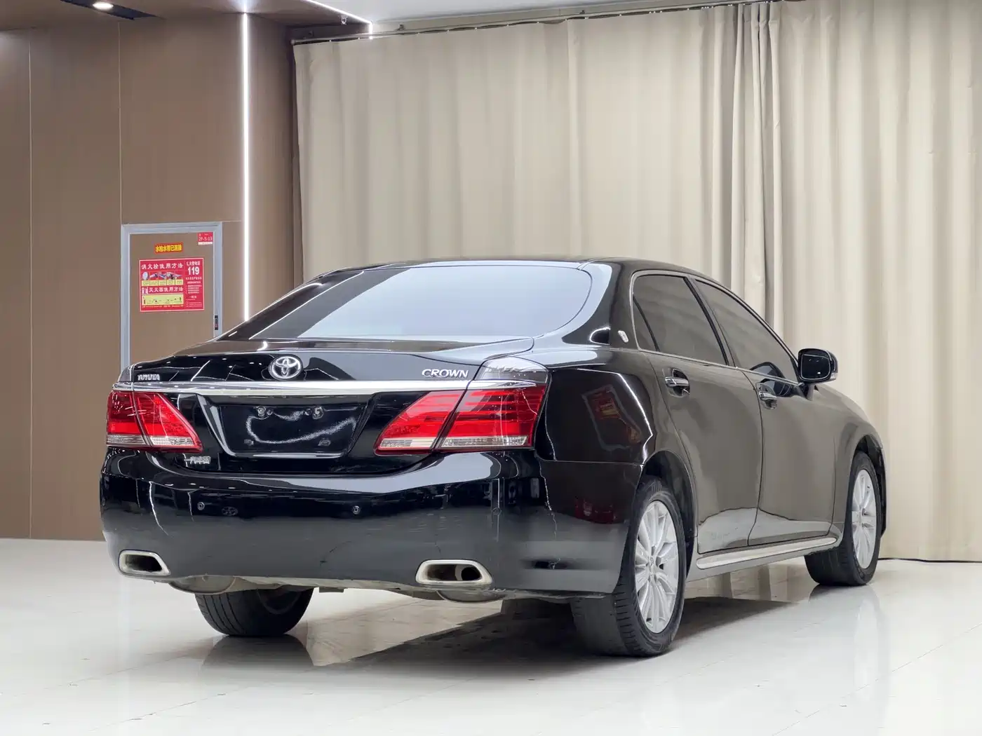 Toyota Crown 2012 2.5L Royal Saloon фото 13