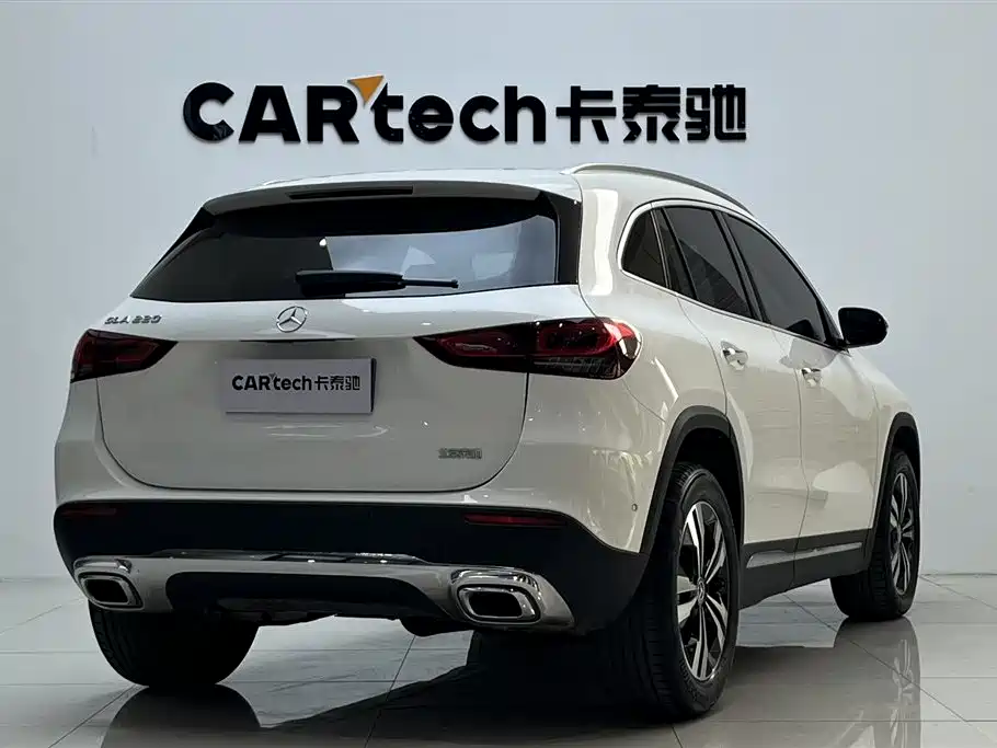 MERCEDES-BENZ GLA