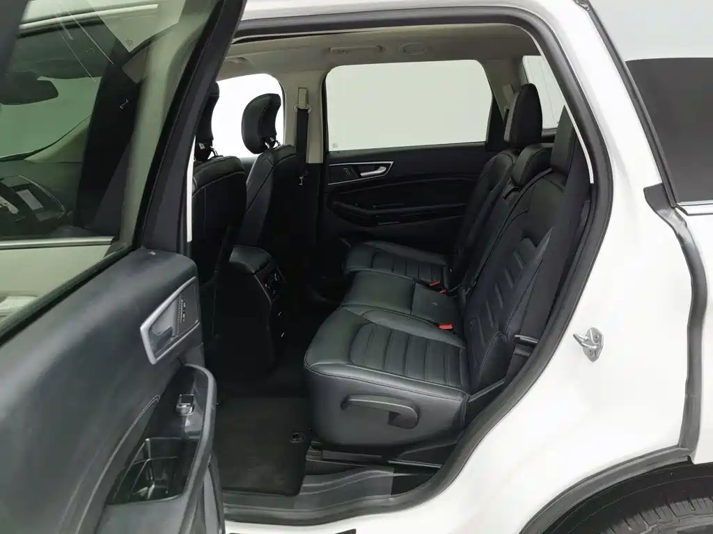 Фото 15 - Ford Edge