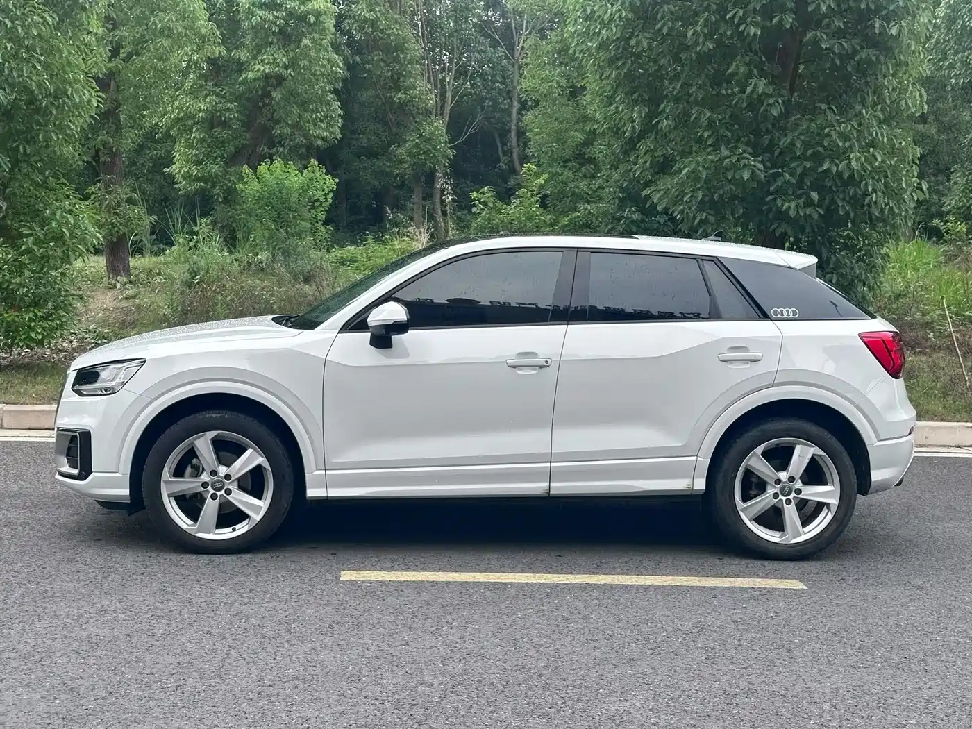 Photo 3 - Audi Q2L