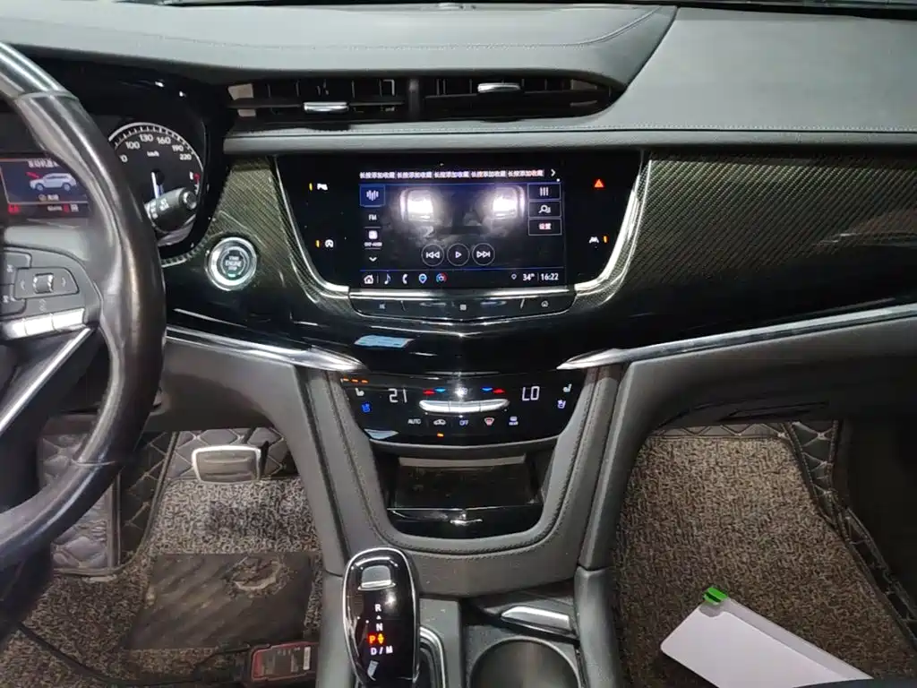 Photo 13 - Cadillac XT6