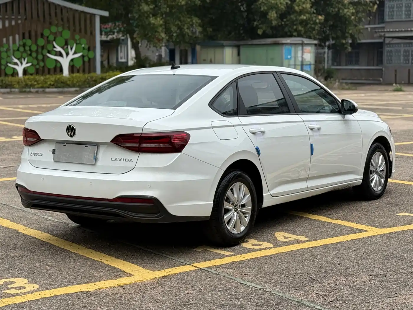 Volkswagen Lavida 2023 1.5L Auto Delight Edition фото 9