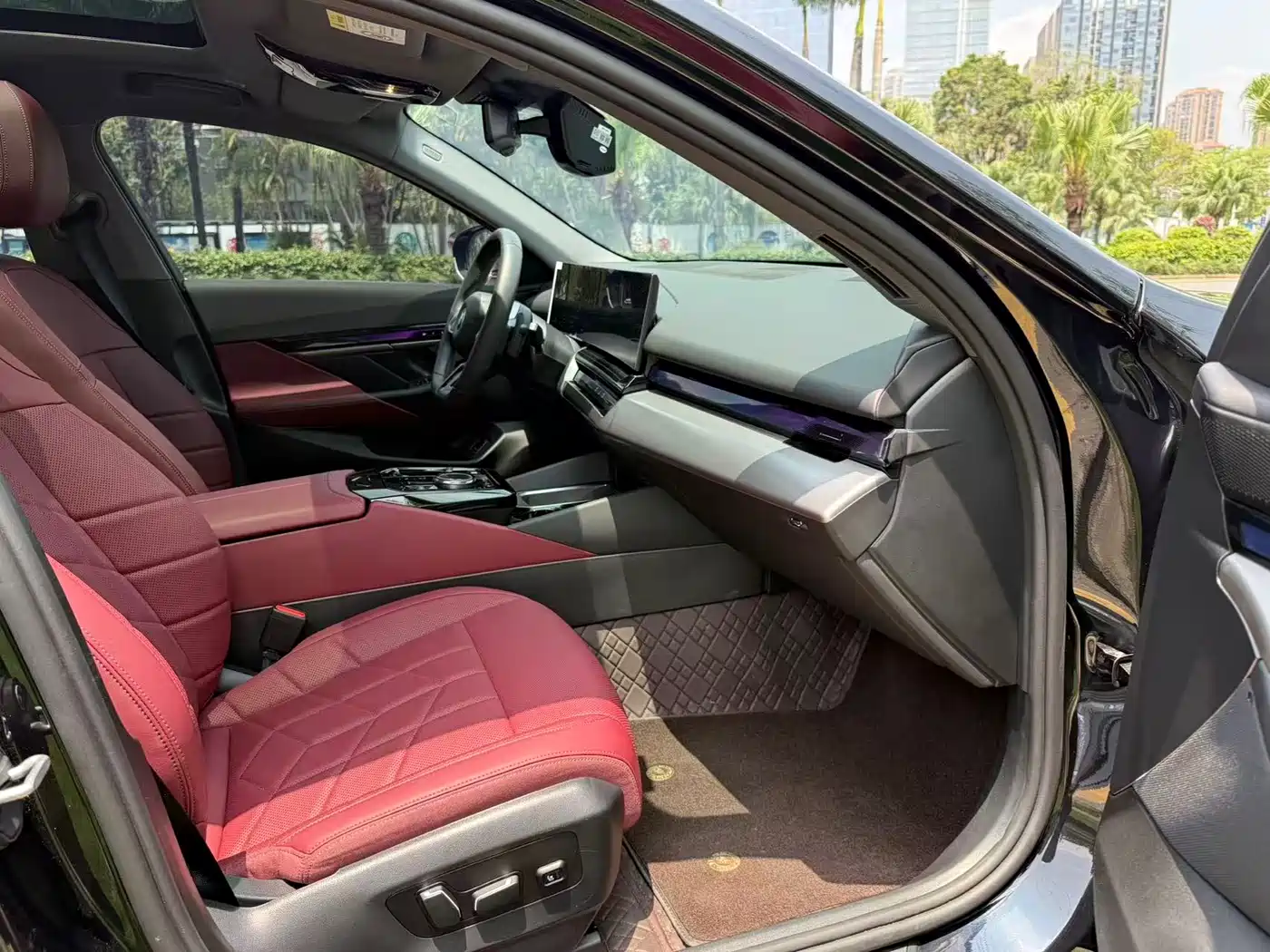 BMW 5 Series 2025 525Li M Sport Package фото 11