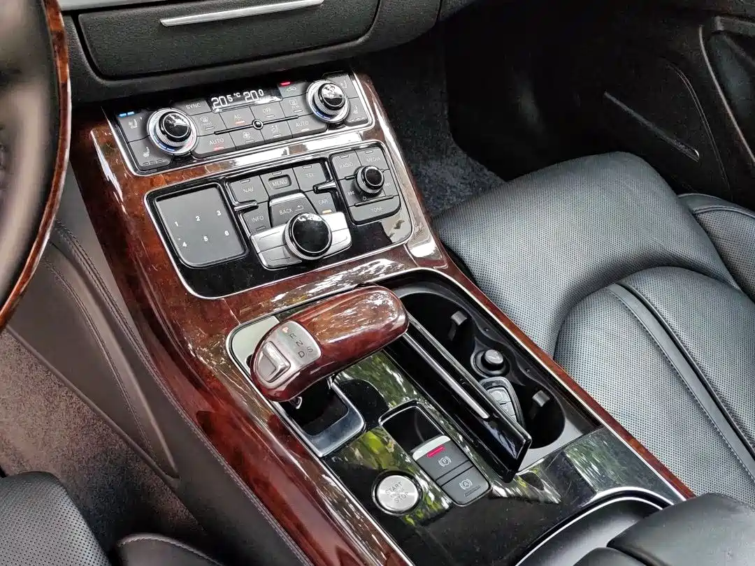 Фото 14 - Audi A8