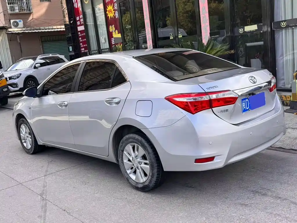 Фото 4 - Toyota Corolla