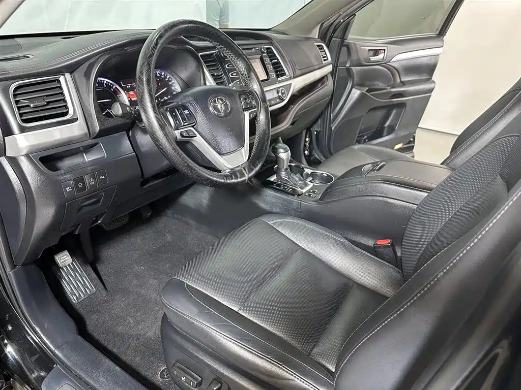 Photo 6 - Toyota Highlander