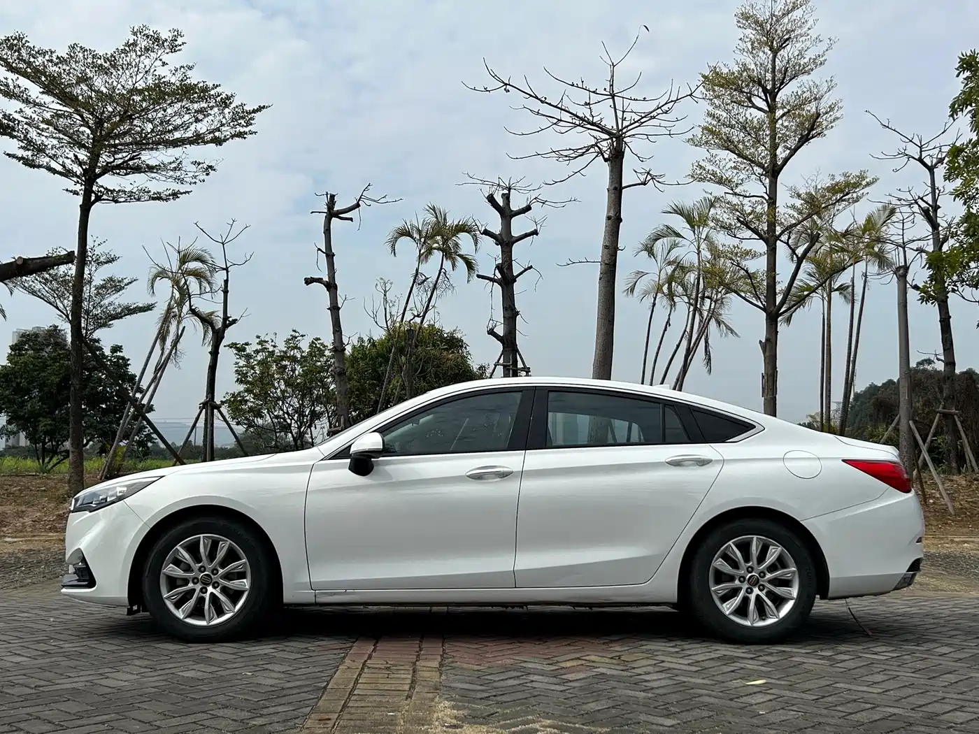 Hongqi H5 2020 1.8T Automatic Smart Connection Qi Smooth Edition фото 15