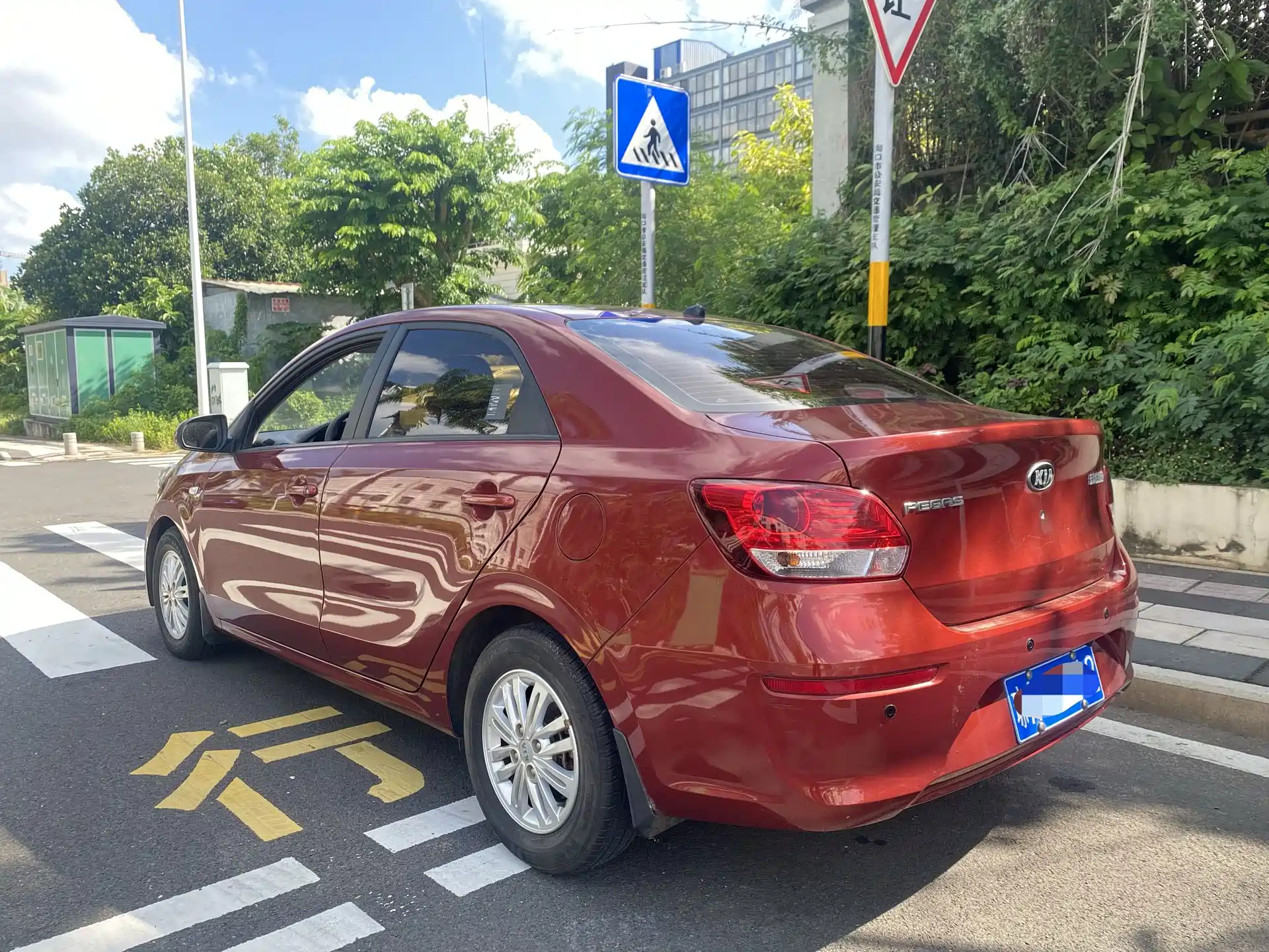 Photo 3 - Kia Pegas