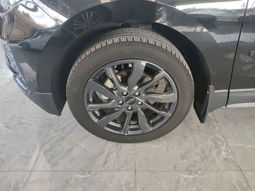 Фото 23 - Chevrolet Equinox