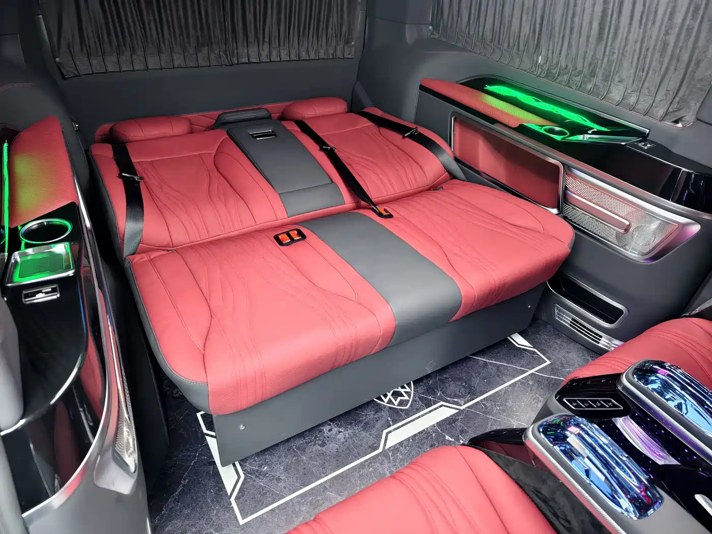 Mercedes-Benz Vito 2024 2.0T Business 7-Seater фото 13