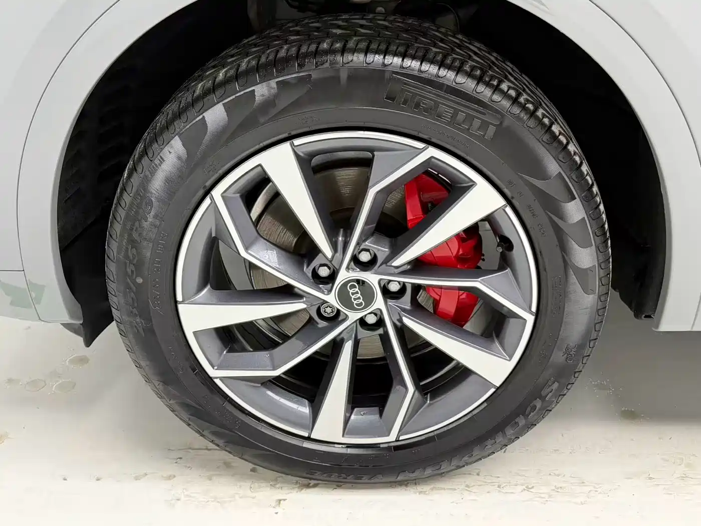 Audi Q5L 2024 Model 40 TFSI Luxury Dynamic фото 8