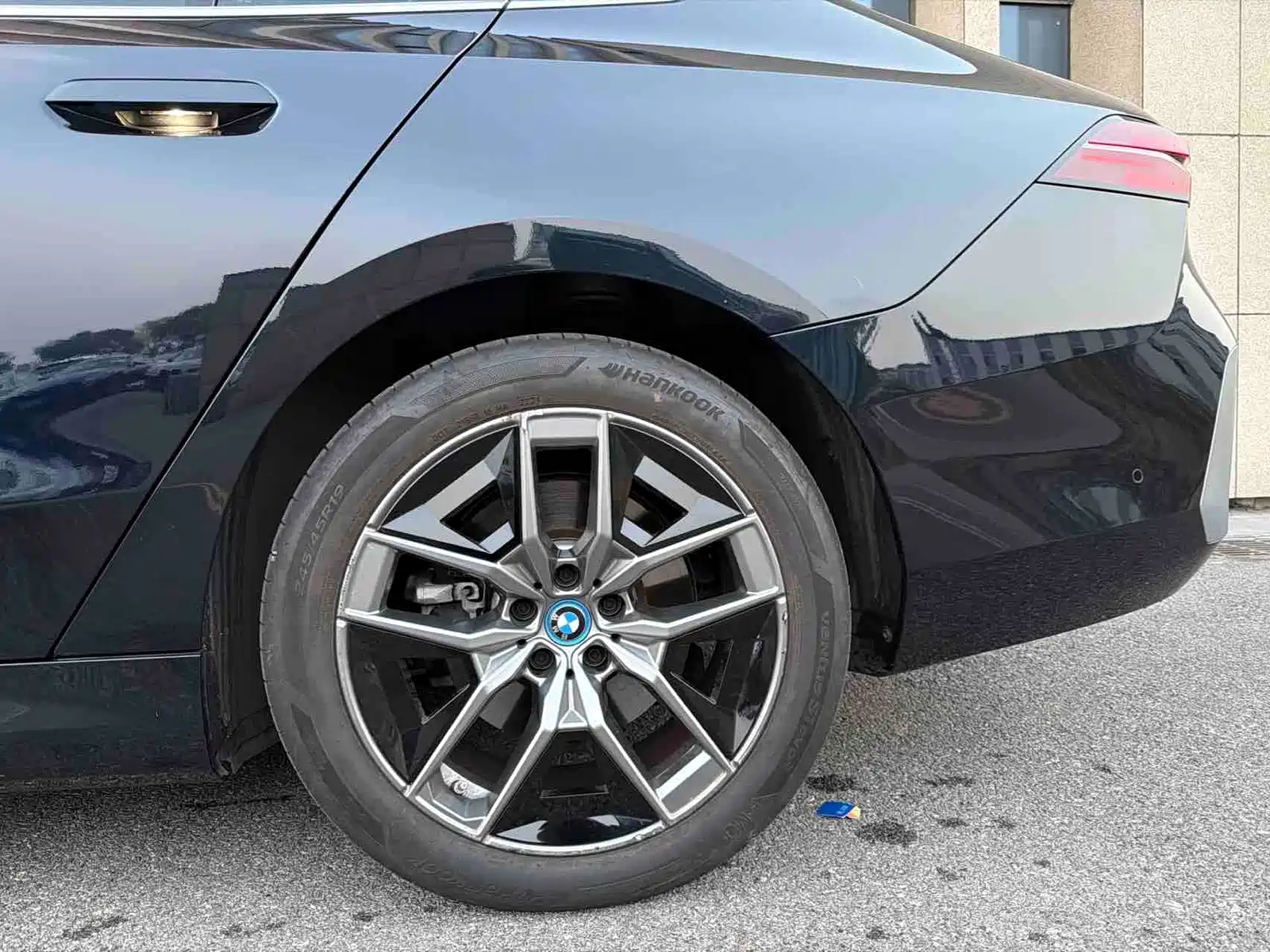 Фото 7 - BMW i5