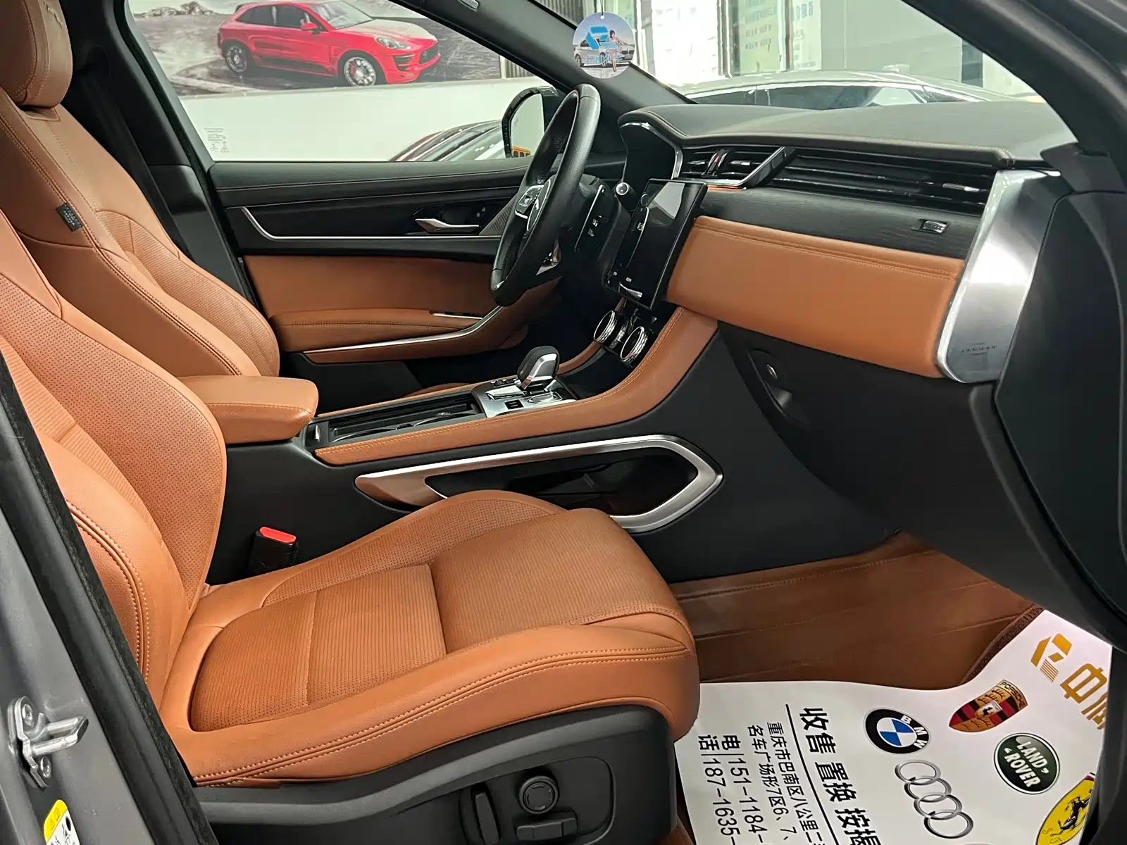 Фото 10 - Jaguar F-PACE