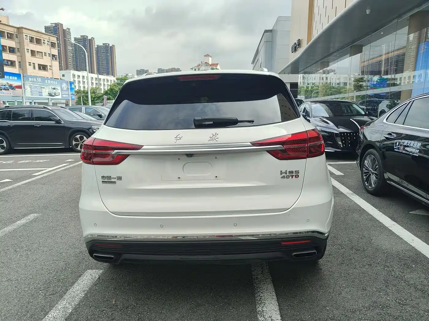 Фото 6 - Hongqi HS5