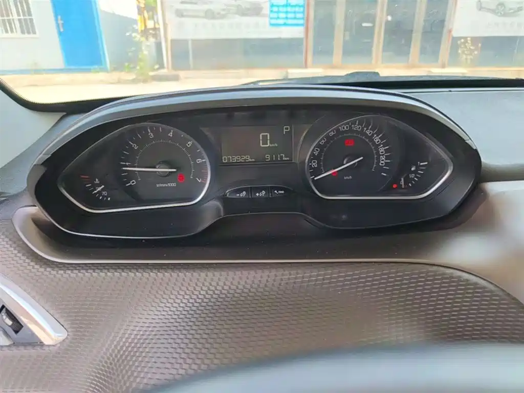 Peugeot 2008 2015 2014 1.6L Automatic Navigation Edition