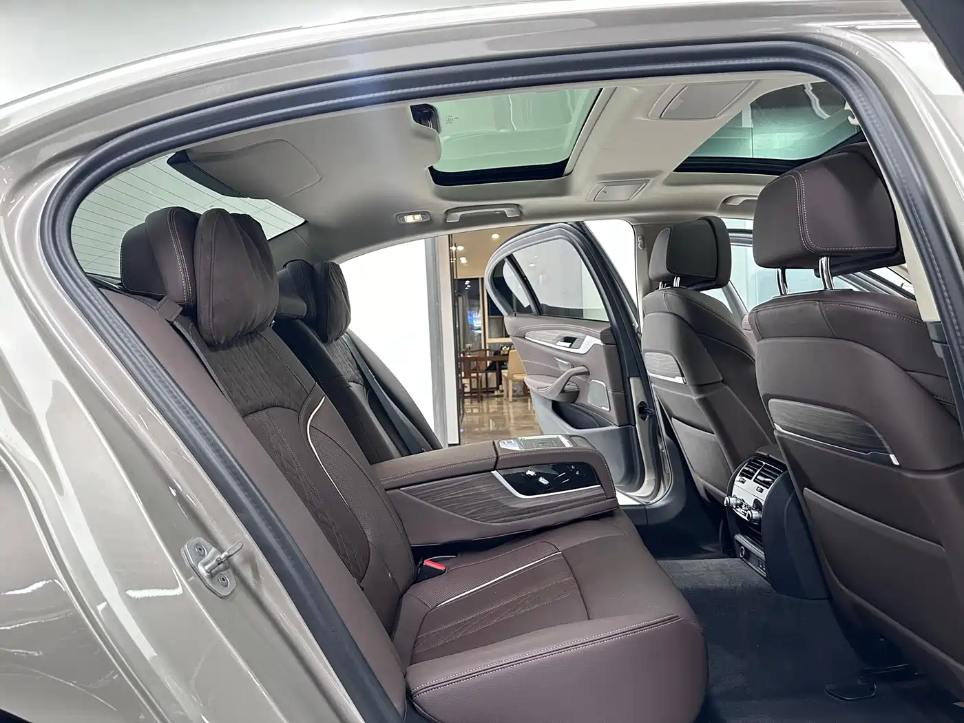 BMW 5 Series 2023 530Li Premium Luxury Package фото 10