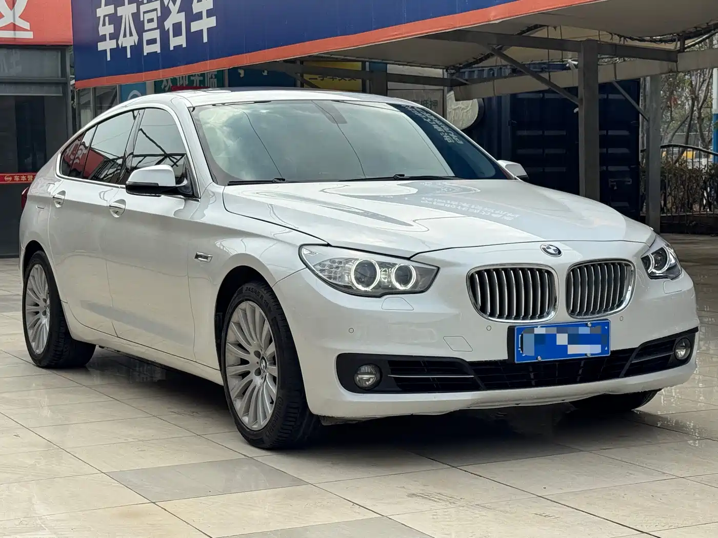 BMW 5 Series GT 2015 535i Leading фото 3