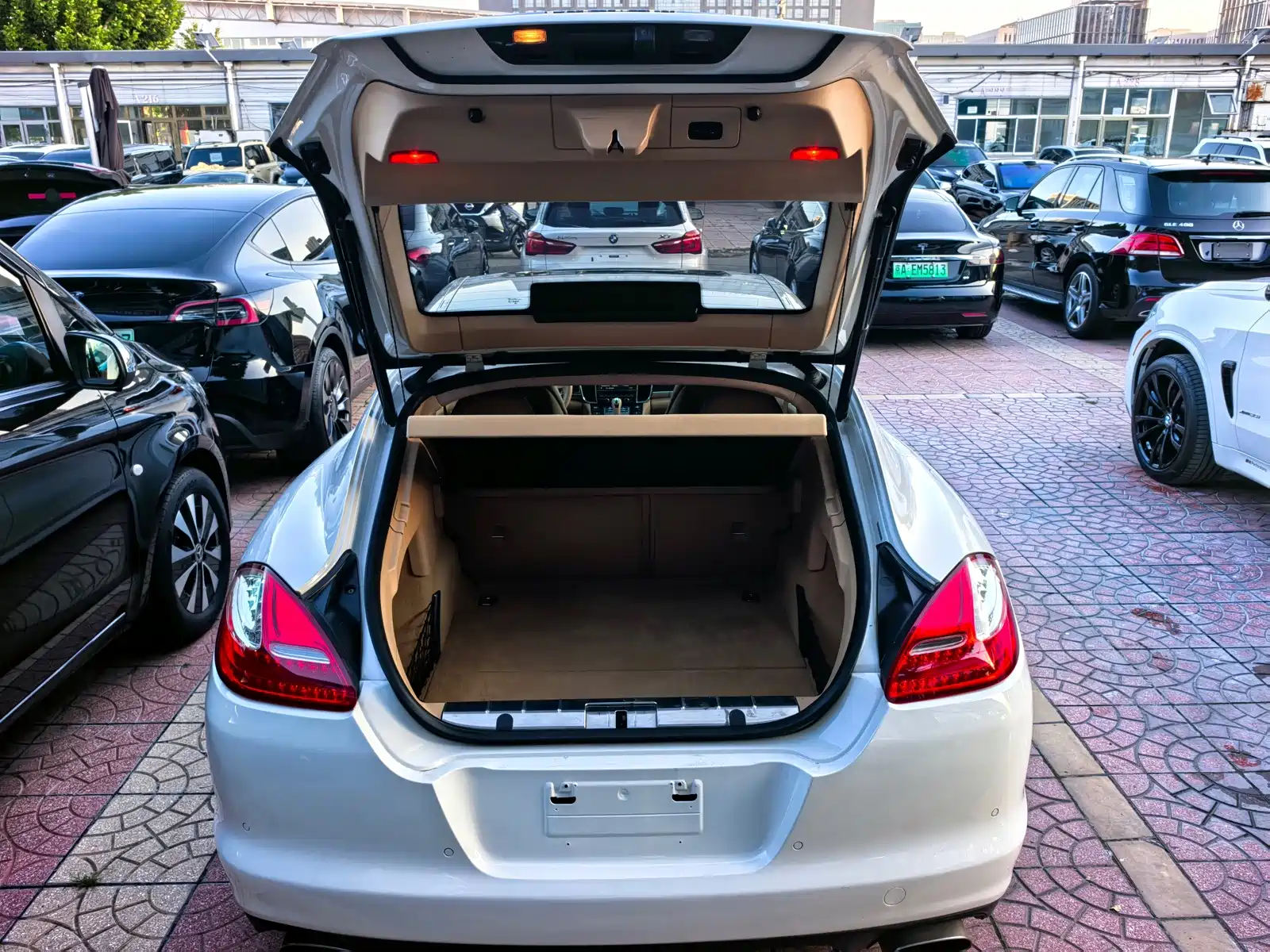 صورة 4 - Porsche Panamera