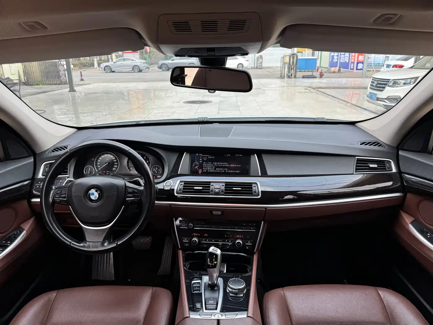 BMW 5 Series GT 2015 535i Leading фото 8