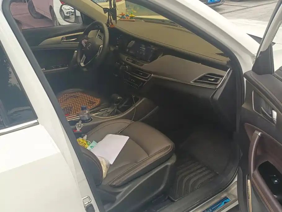 Changan CS35 PLUS 2018 2018 1.6L Automatic Cool Connect China V