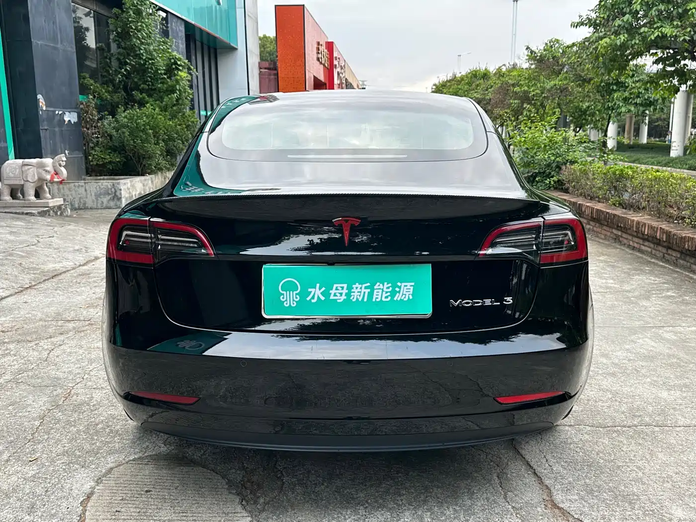 TESLA MODEL 3