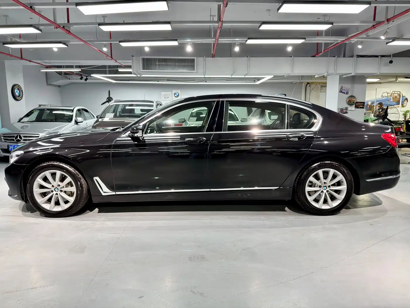 BMW 7 Series 2016 740Li Leading Edition фото 4