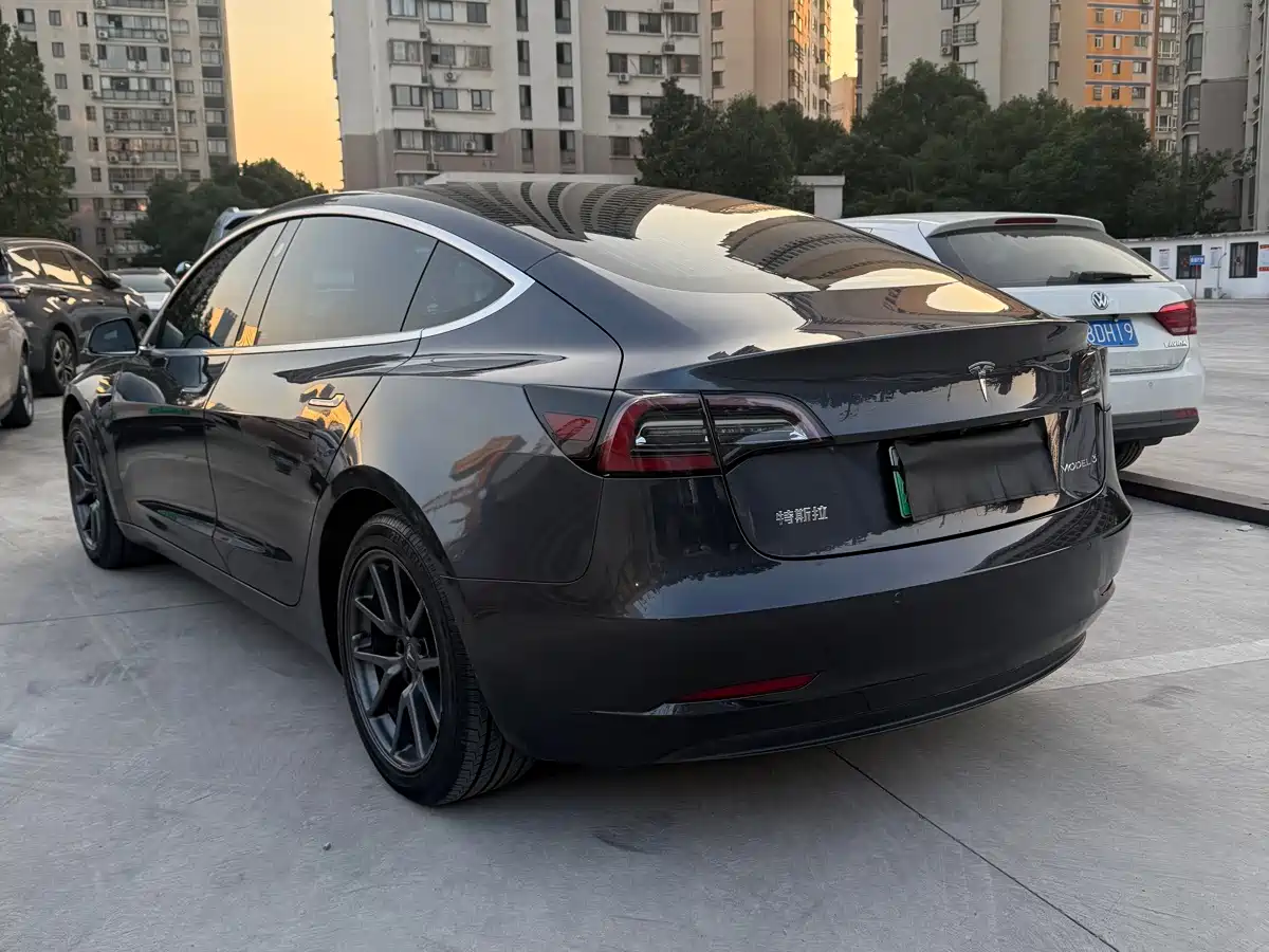 Фото 14 - Tesla Model 3