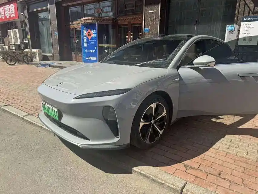 NIO NIO ET5T