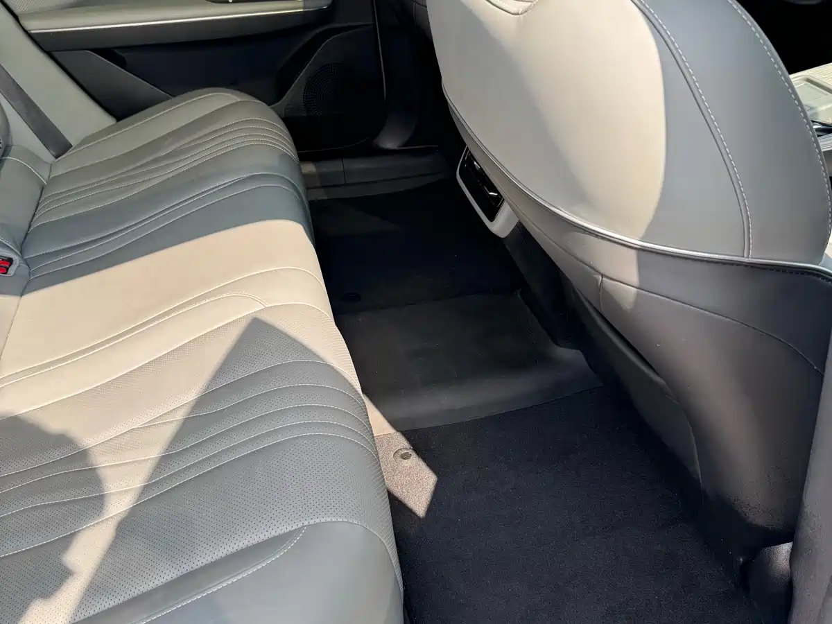 GEELY GALAXY GALAXY E8