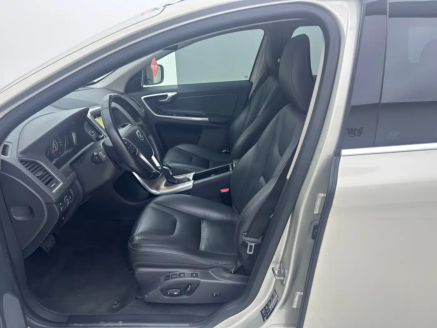 Фото 10 - Volvo XC60