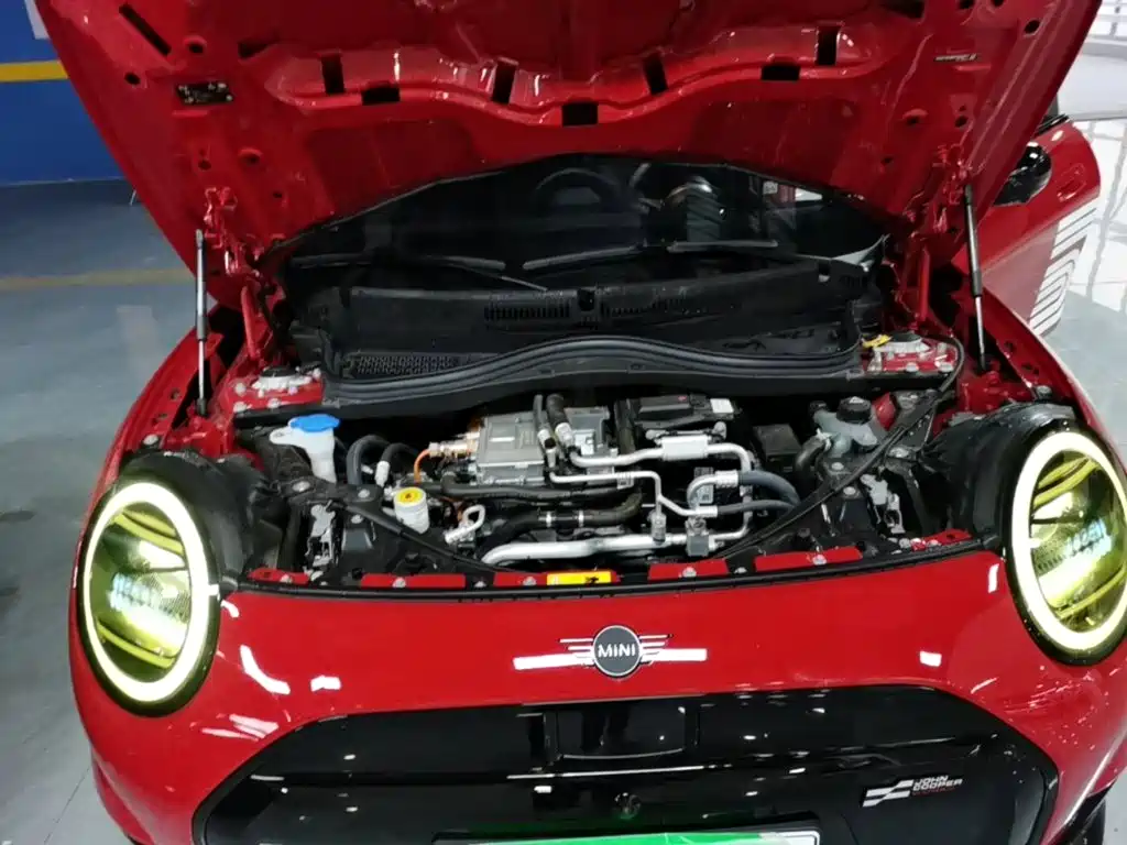Фото 20 - MINI Electric MINI COOPER