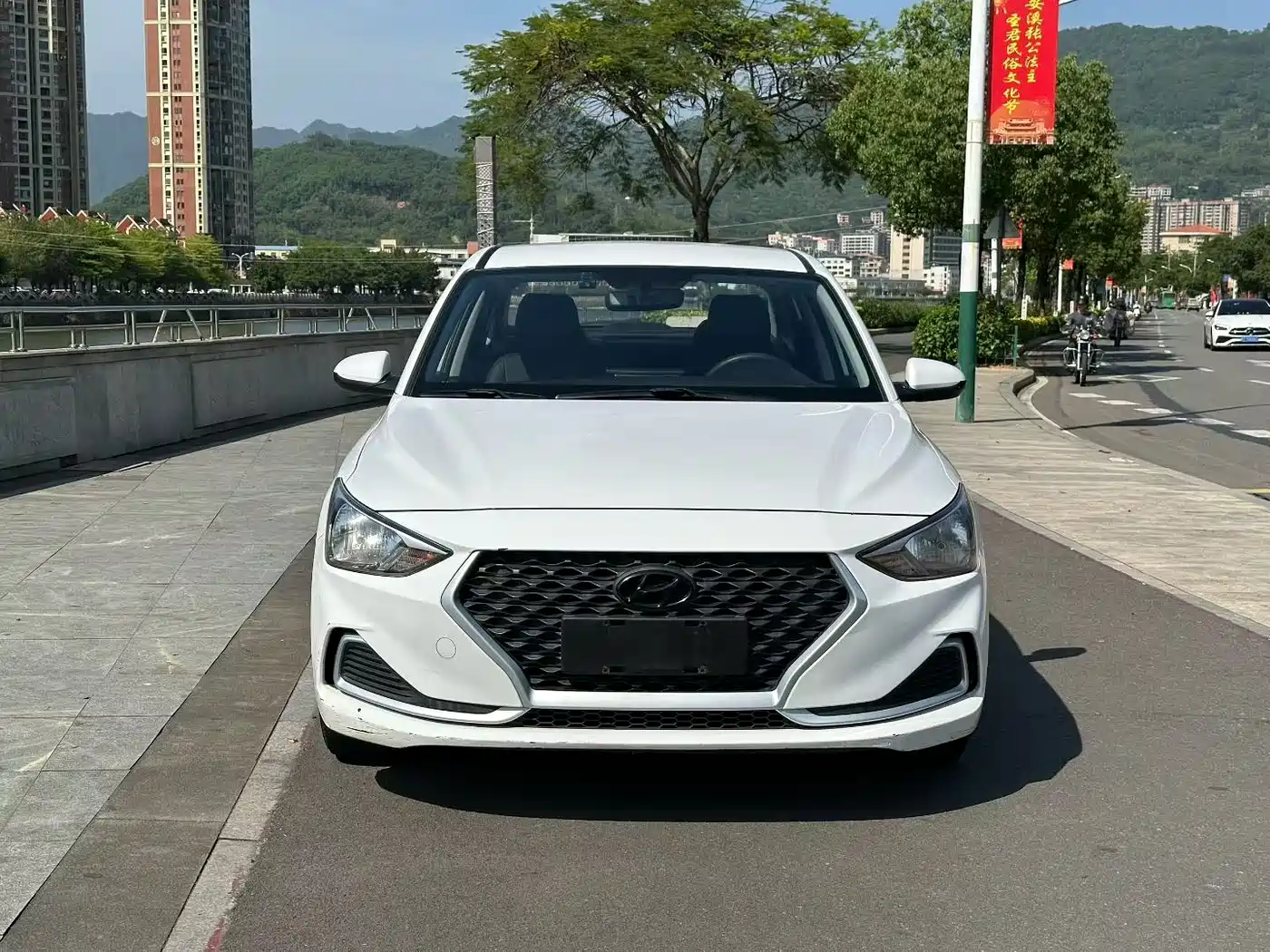 Hyundai Elantra 2020 1.6L Auto GL Pleasing Edition фото 2