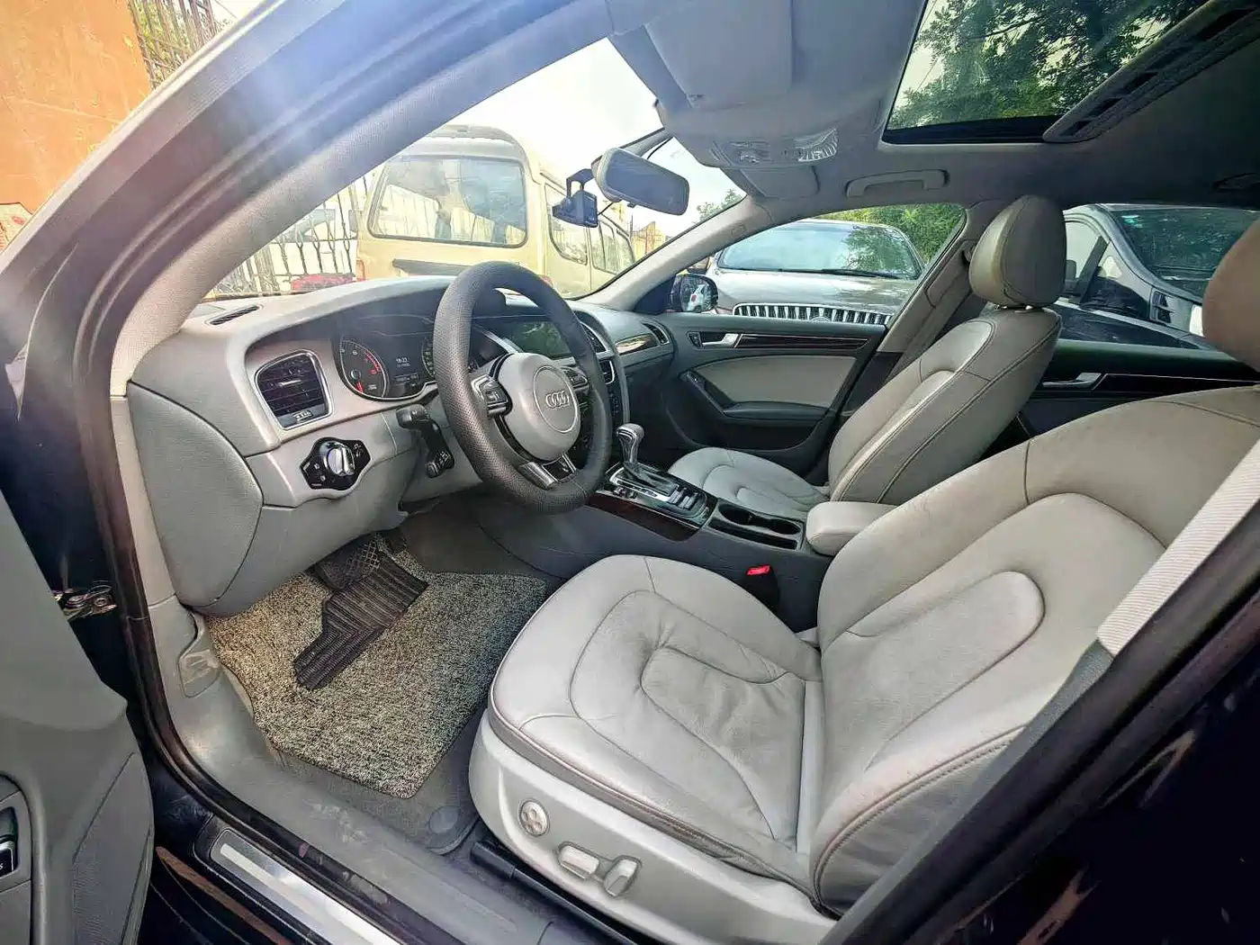 Photo 7 - Audi A4L