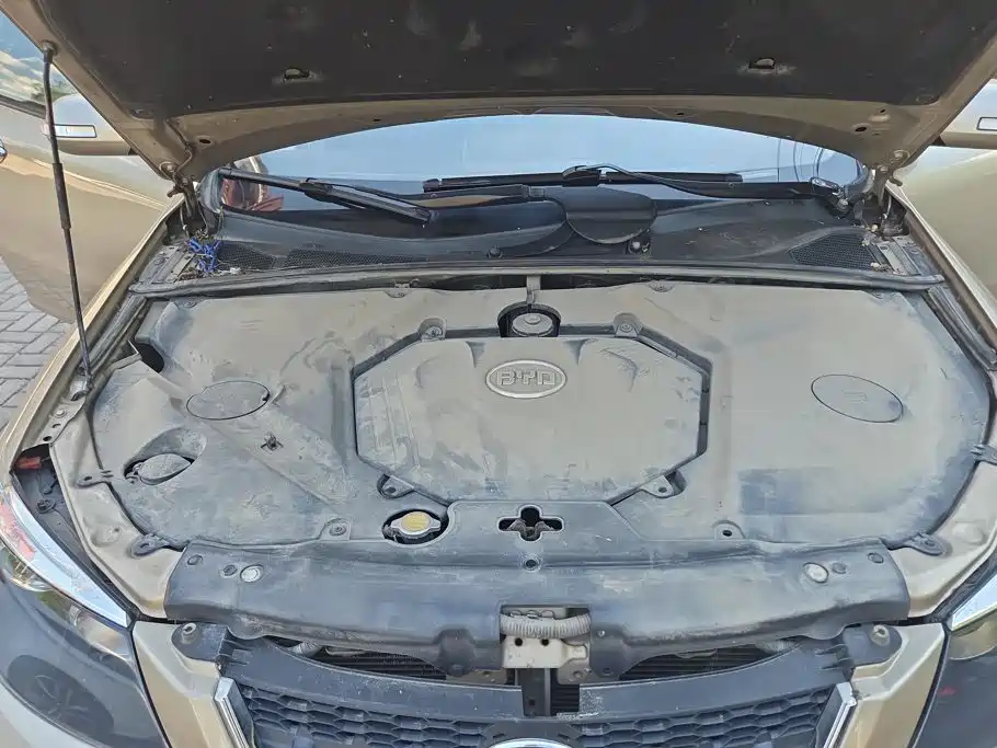BYD S6 2014 2014 Model 2.0L Manual Luxury 5-Seater