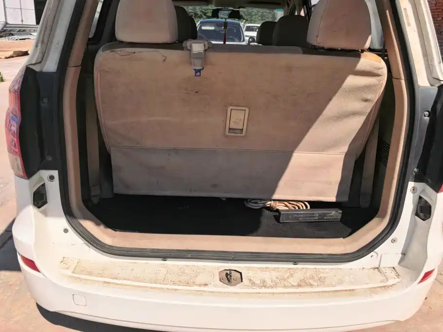 Jinbei Huachen Jinbei 750 2016 2016 1.5L Luxury