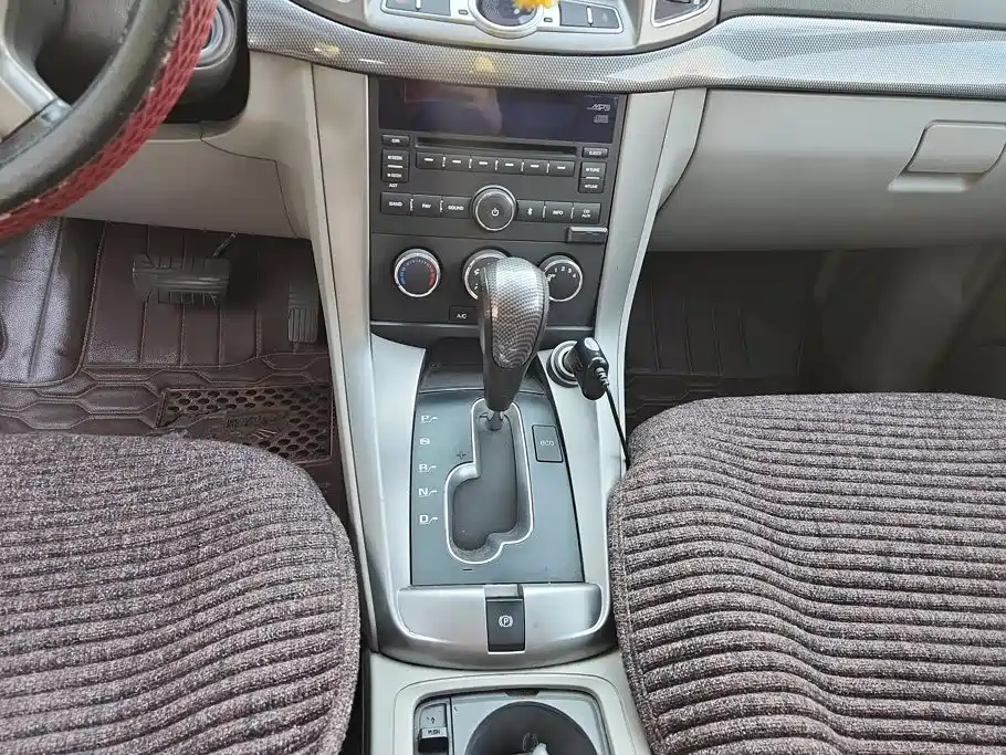 Chevrolet Captiva 2012 2012 Model 2.4L 2WD Urban Edition 5-Seater