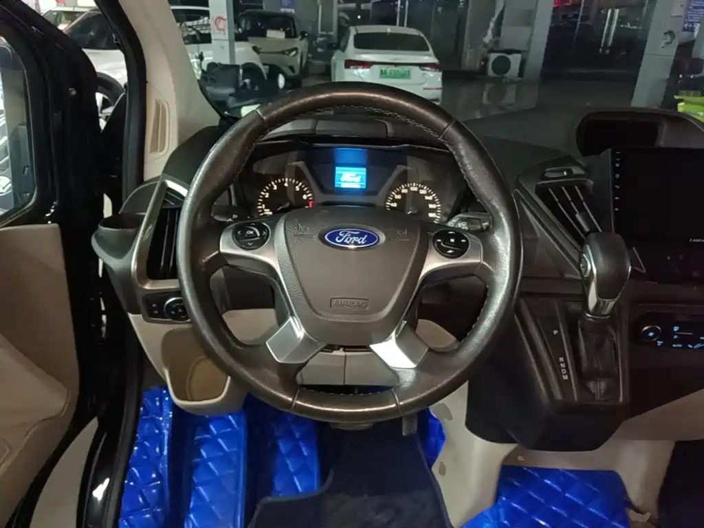 Photo 11 - Ford Tourneo