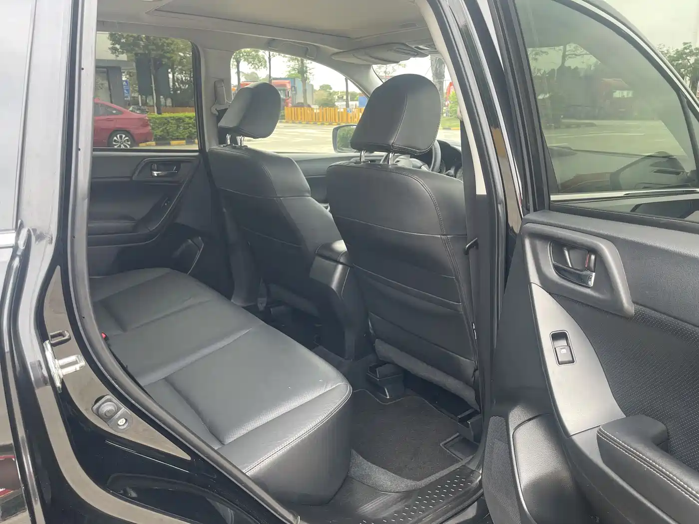 Subaru Forester 2013 2.5i Automatic Luxury Edition фото 12