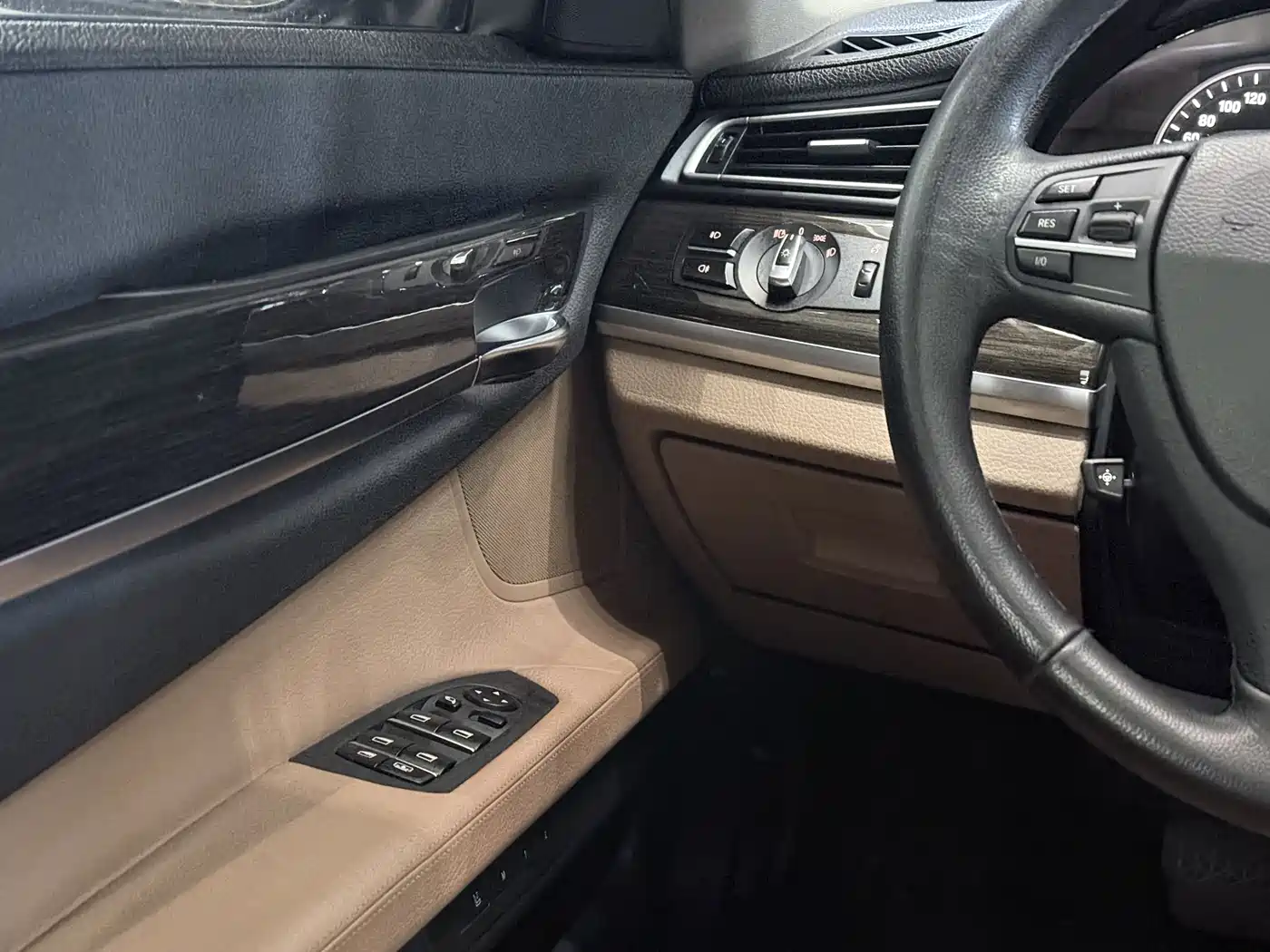 BMW 7 Series 2009 Model 740Li Leading Edition фото 18
