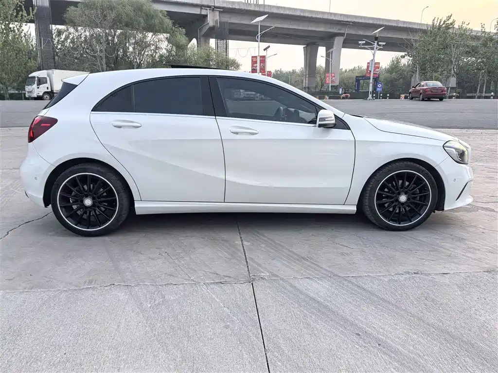 Mercedes-Benz A-Class (Import) 2015 A 200 Sport фото 12