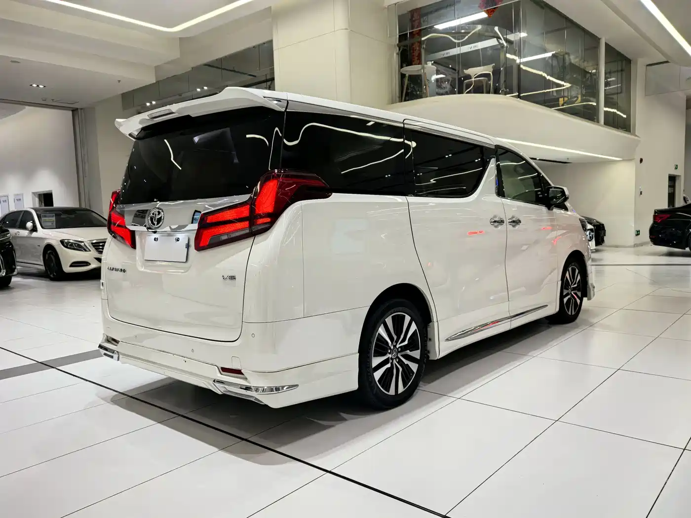 Toyota Alphard 2019 Hybrid 2.5L Premium Edition фото 11