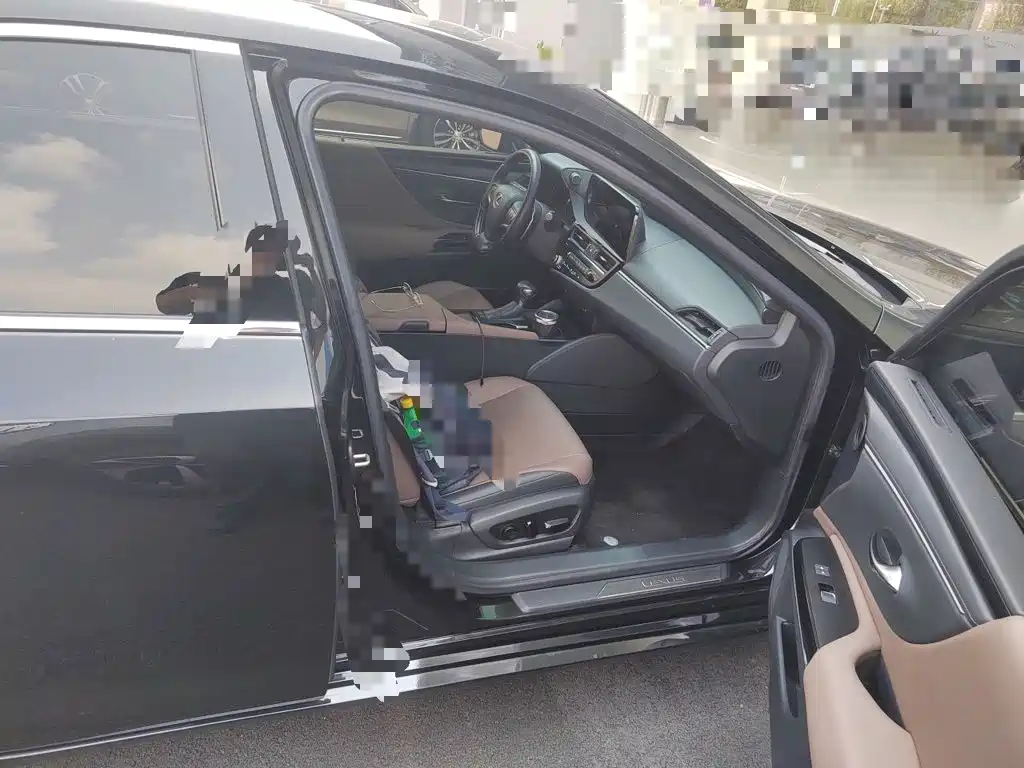 Фото 20 - Lexus ES