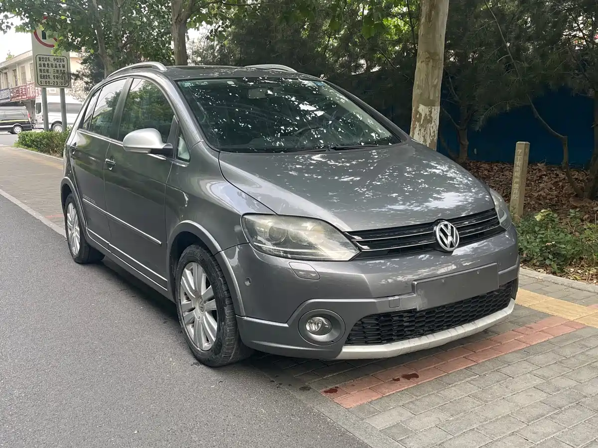 Volkswagen Golf (Import) 2011 1.4TSI Cross Golf фото 3