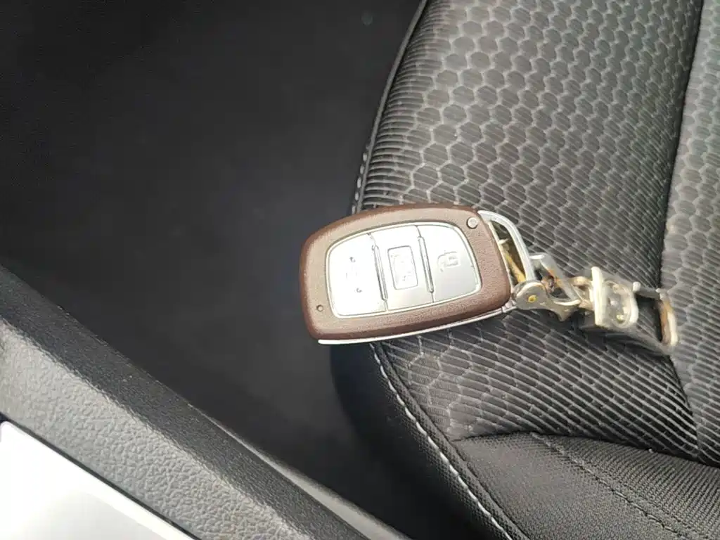 Фото 9 - Hyundai Elantra