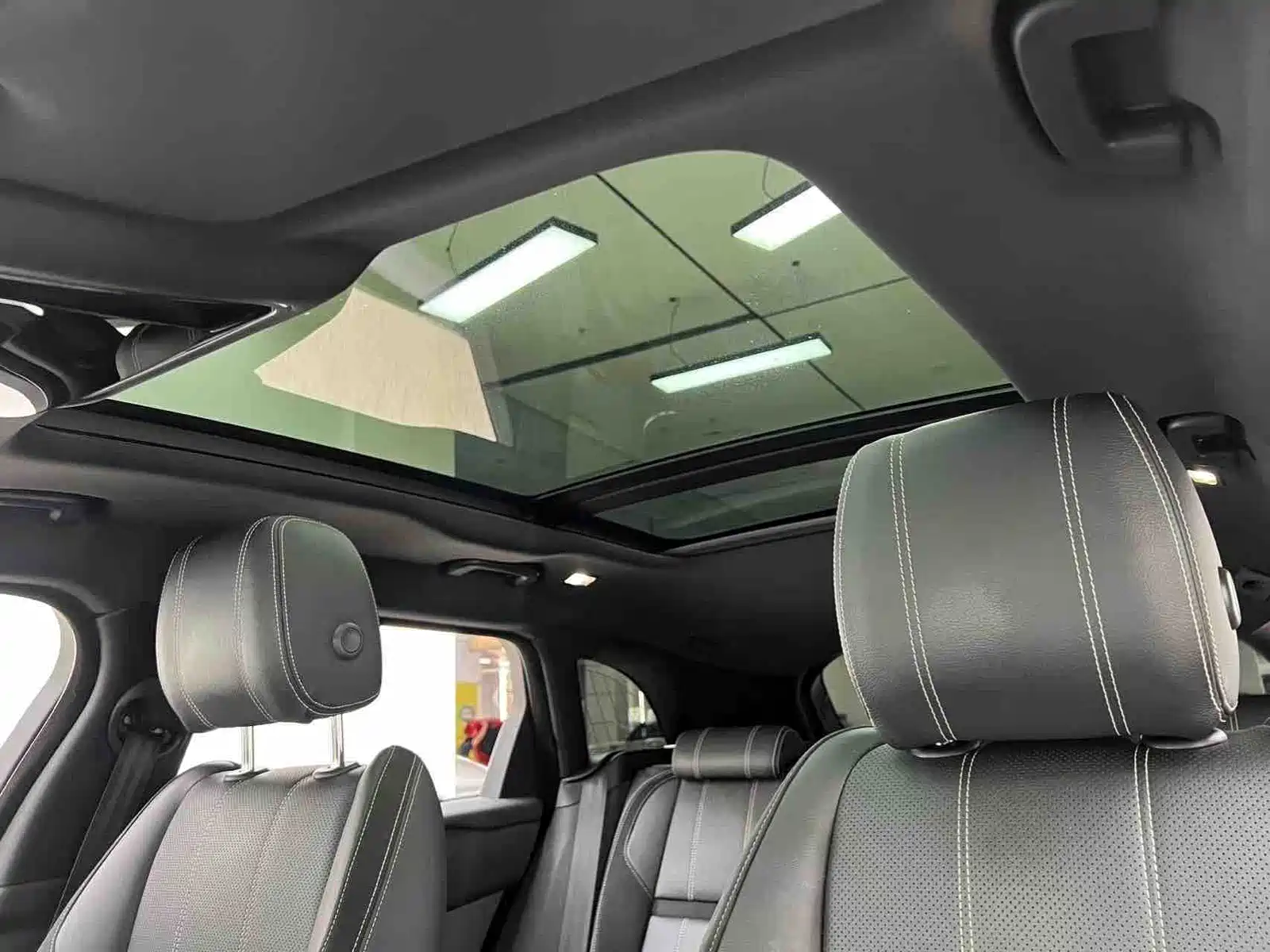 Фото 24 - Land Rover Range Rover Velar