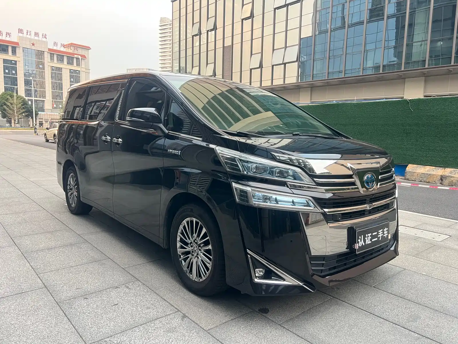 Фото 3 - Toyota Vellfire
