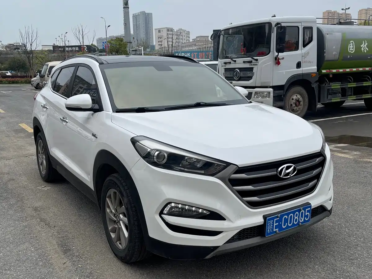 HYUNDAI TUCSON