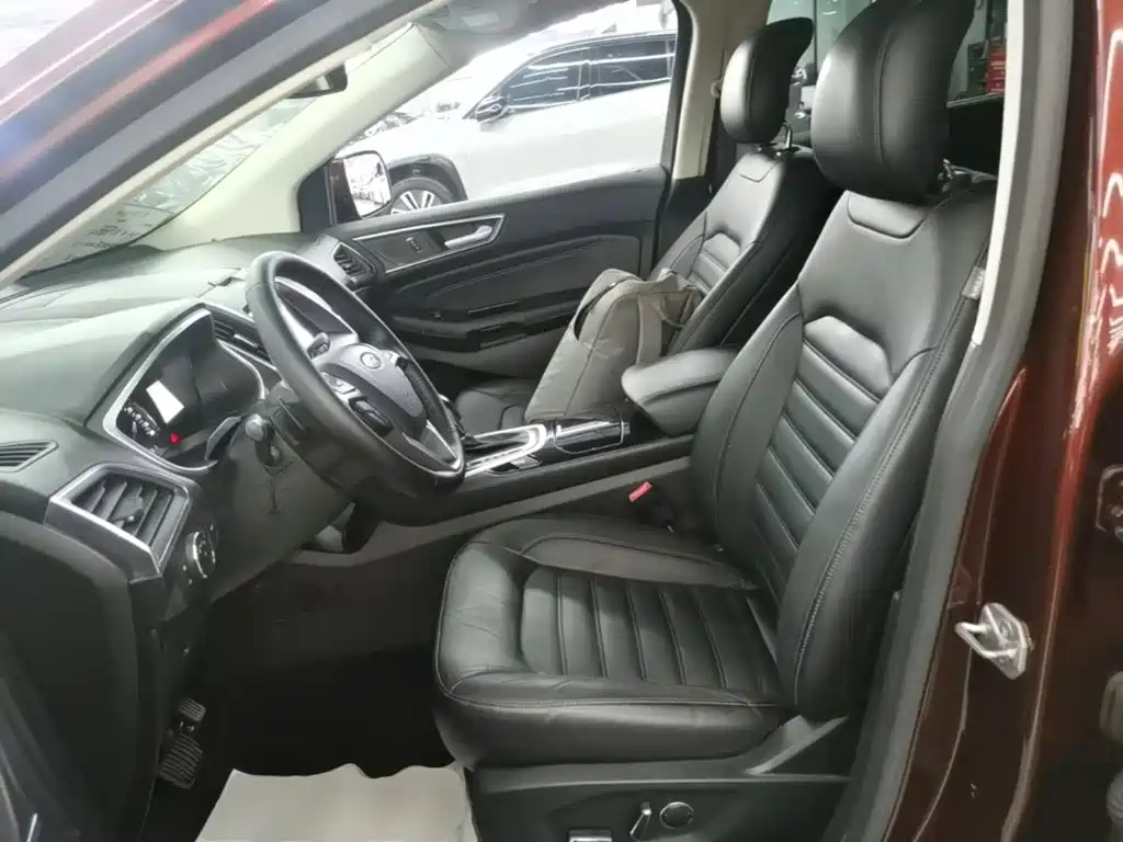 Фото 15 - Ford Edge